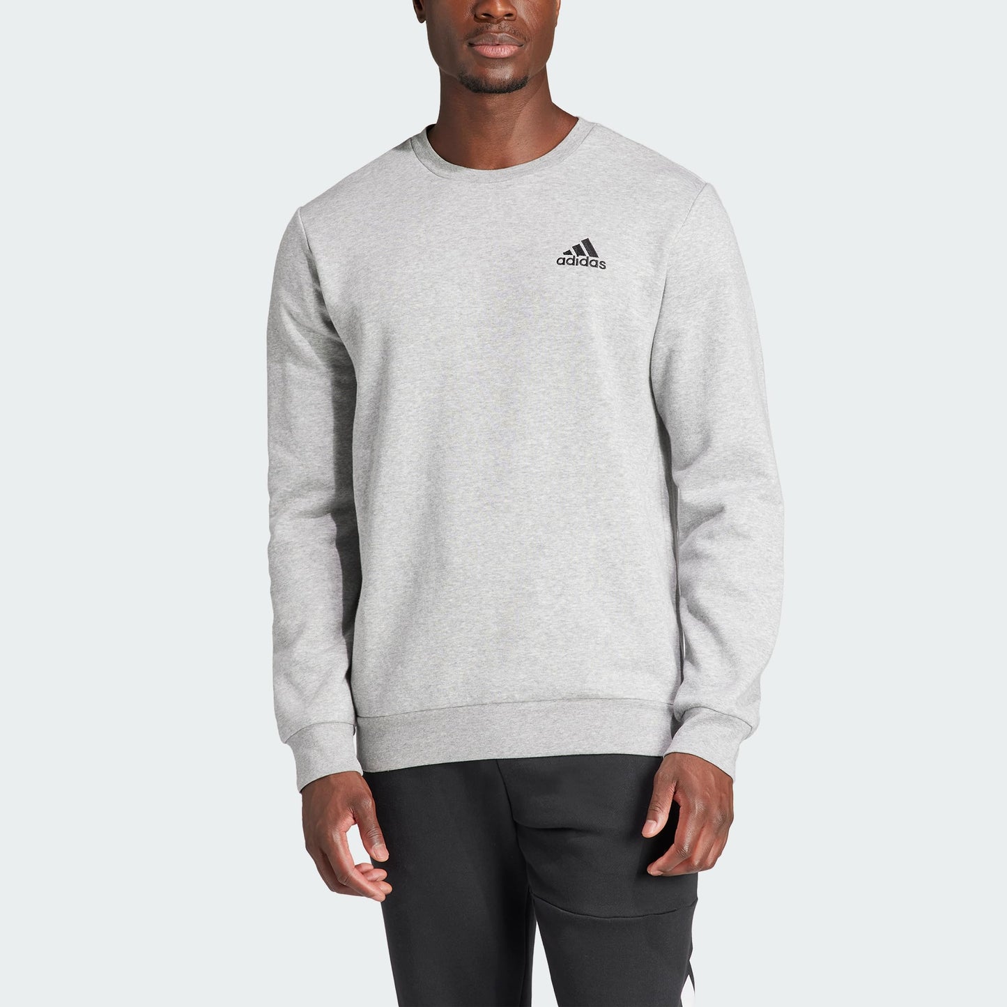 adidas Feelcozy Essentials Fleece Sweatshirt, Sudadera de manga larga Hombre, Medium Grey Heather / Black, M Alto